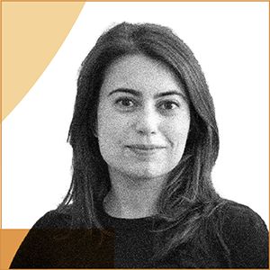 photo de la tête et des épaules d'Shermineh Esmati